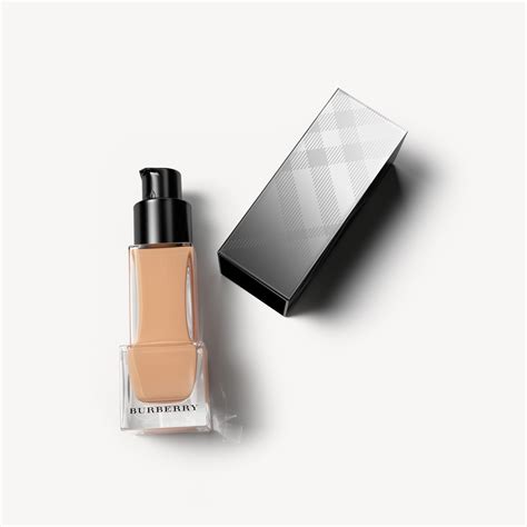 Burberry glow foundation